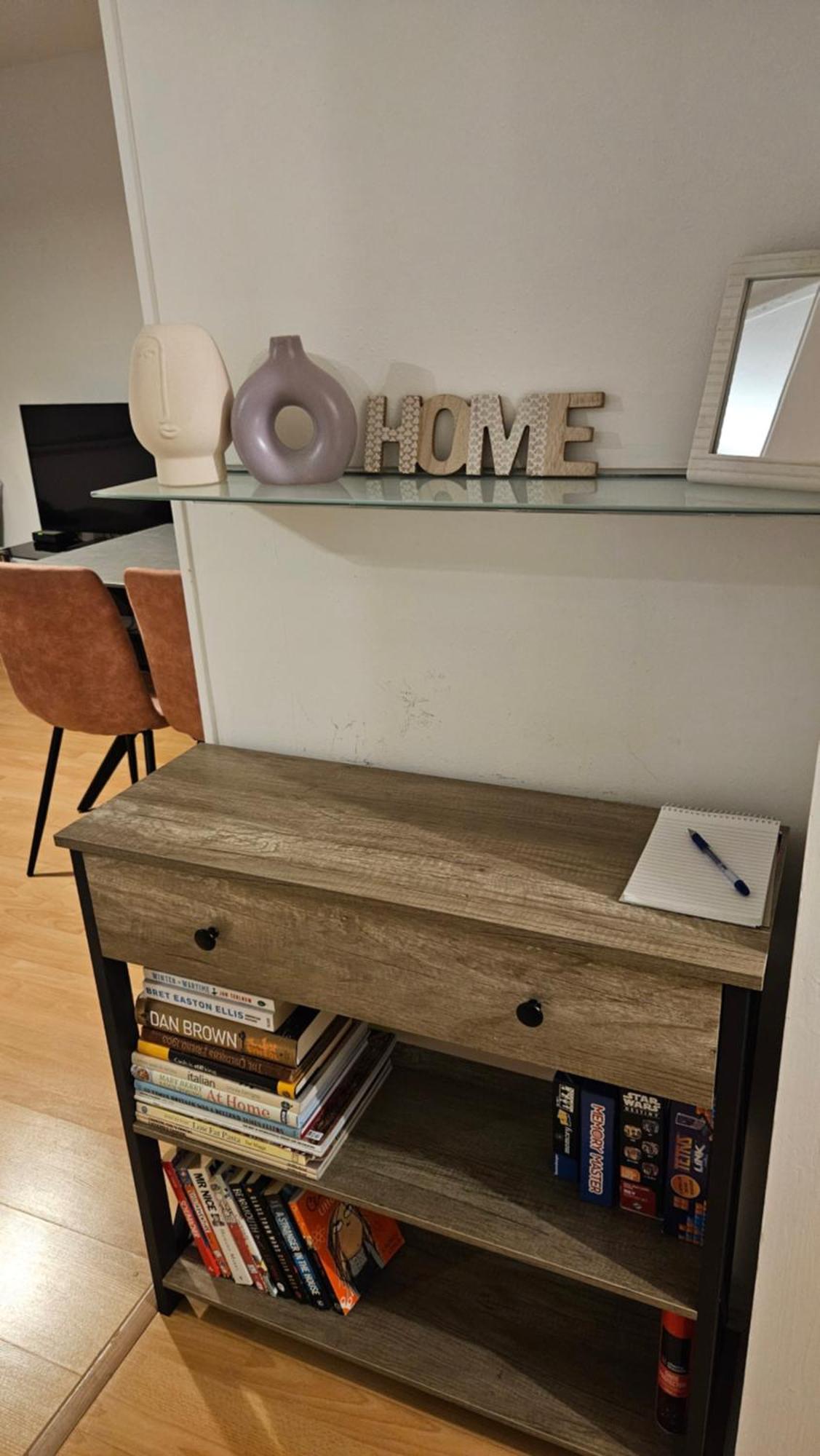 Bright And Spacious One Bedroom Apartment, Free Parking Appartement Londen