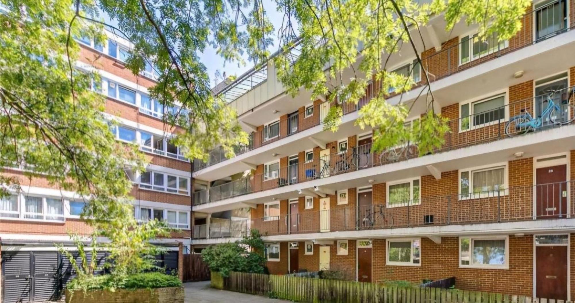 Bright And Spacious One Bedroom Apartment, Free Parking Londen